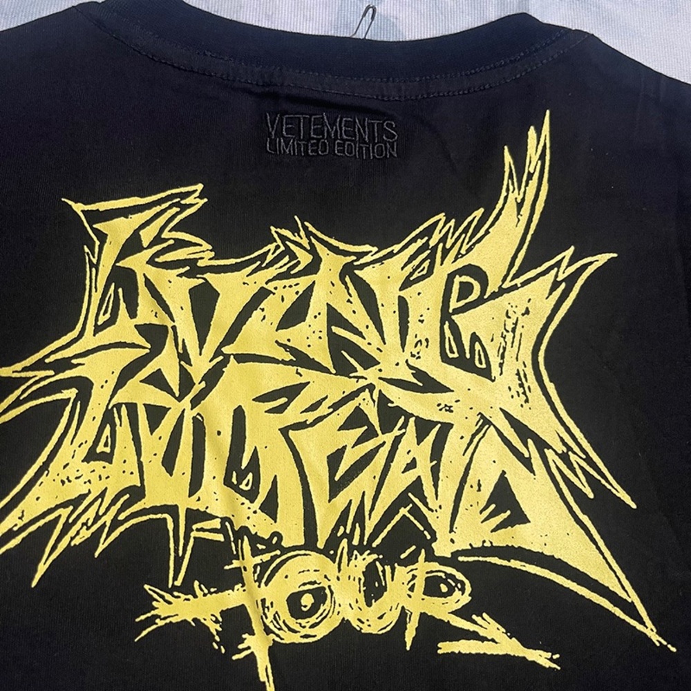 Vetements Black Short-Sleeve Tee with Yellow Graphic Logo - Picture 7 of 8